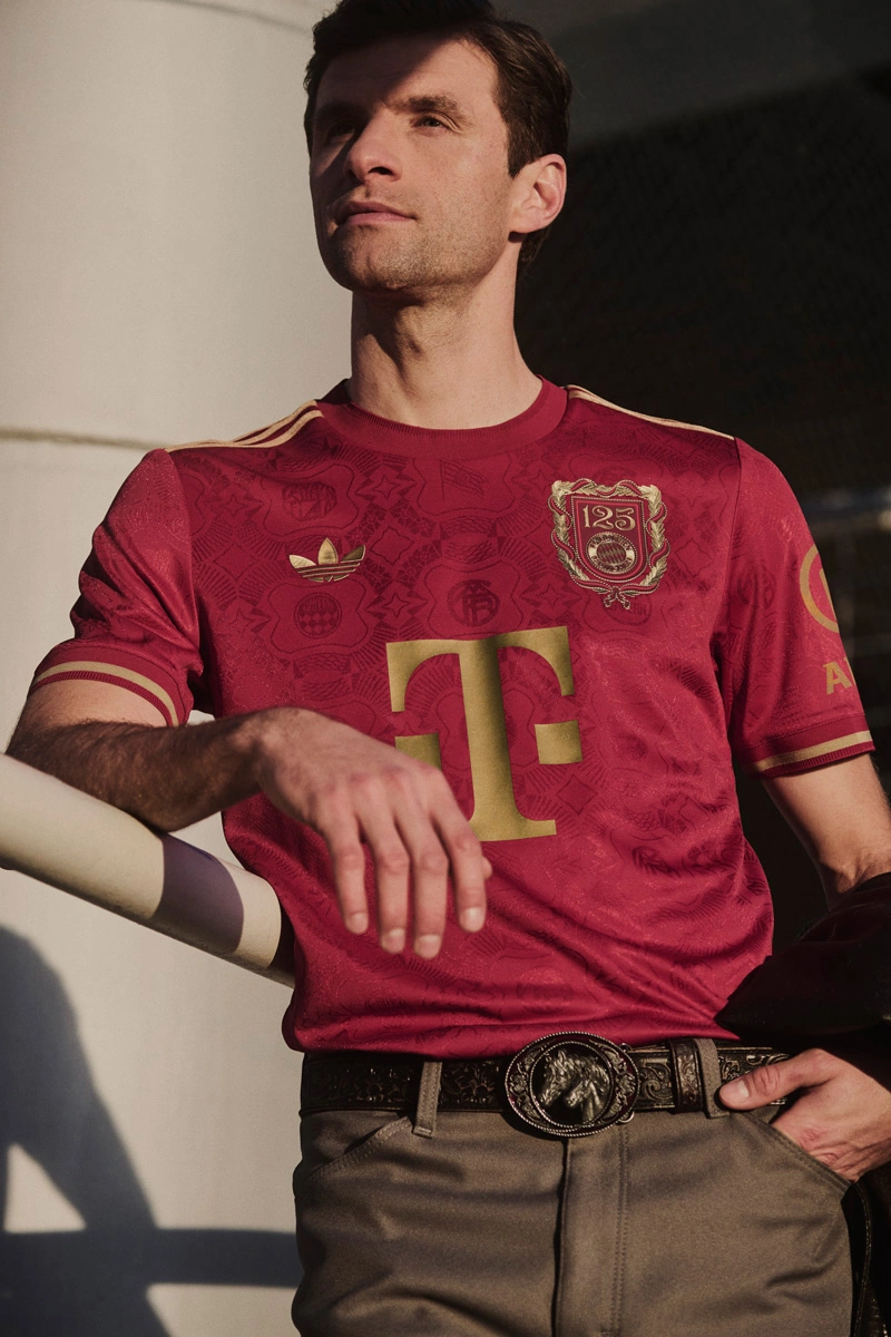 关于慕尼黑巴伐利亚足球俱乐部发布新赛季球衣设计的信息