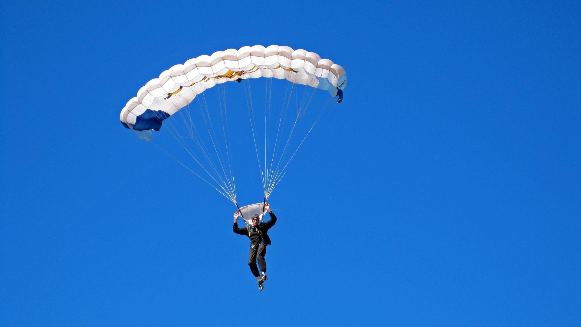 绿茵场上的绝杀与羽球场上的传奇，当法国队逆转泰国，辛杜刷新历史