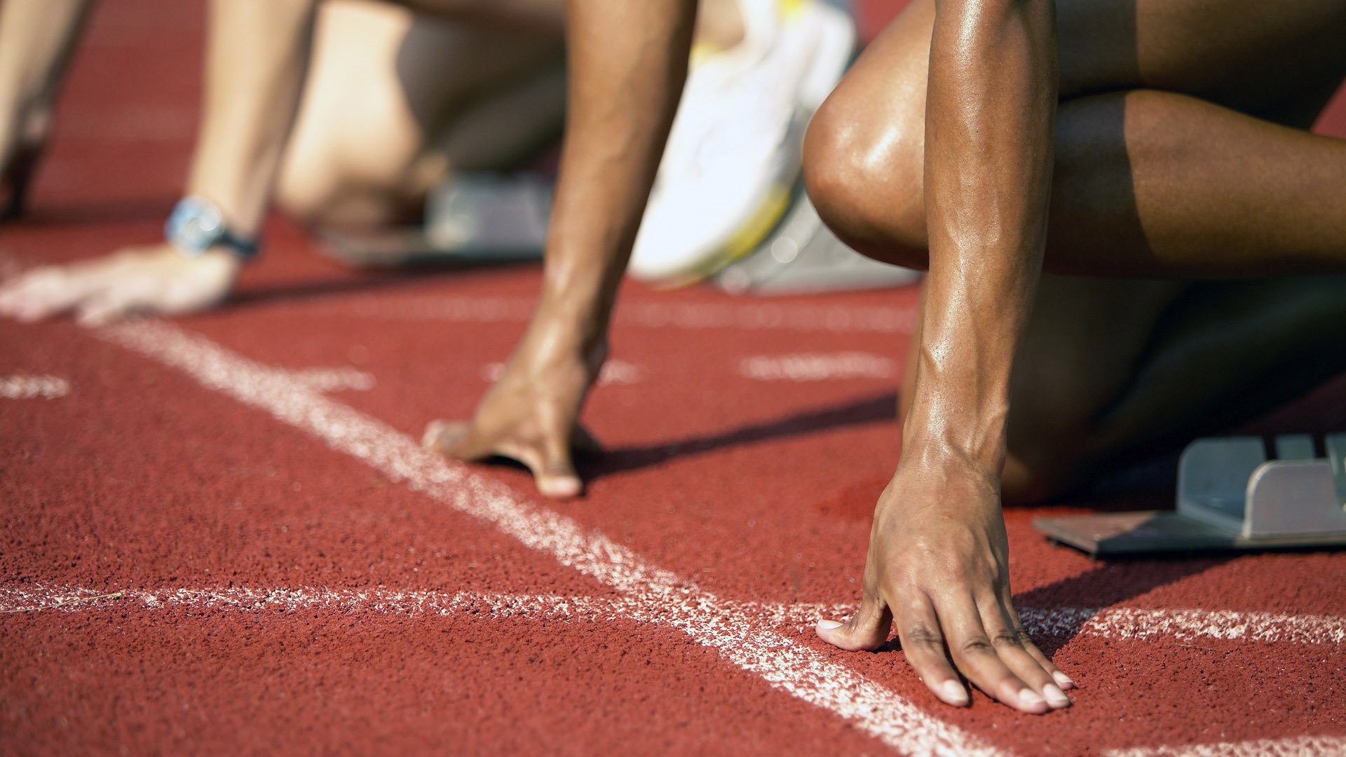 赛道上的孤胆英雄，维斯塔潘如何扛起红牛鏖战迈凯伦